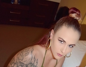 content/Lovely Linsey Photos/2.jpg